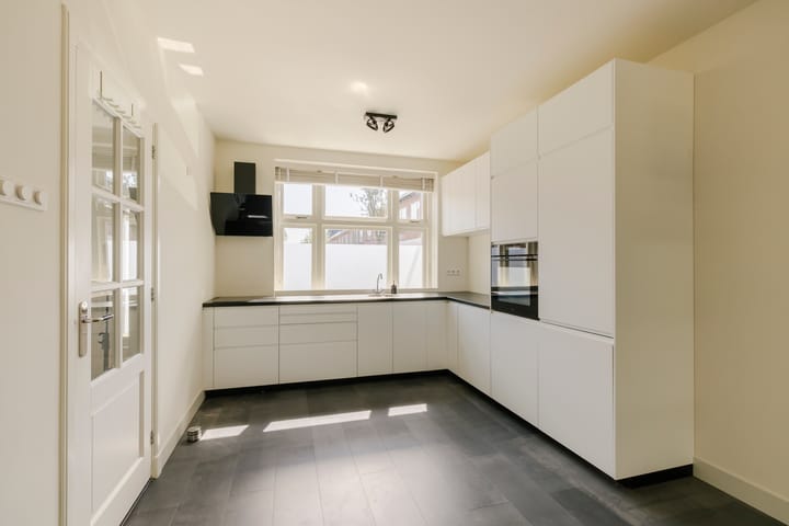 Photo 4 of Rembangstraat 27
