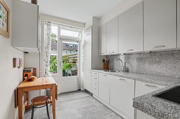 Tussenwoning te koop: Stratosfeerstraat 125, Dordrecht