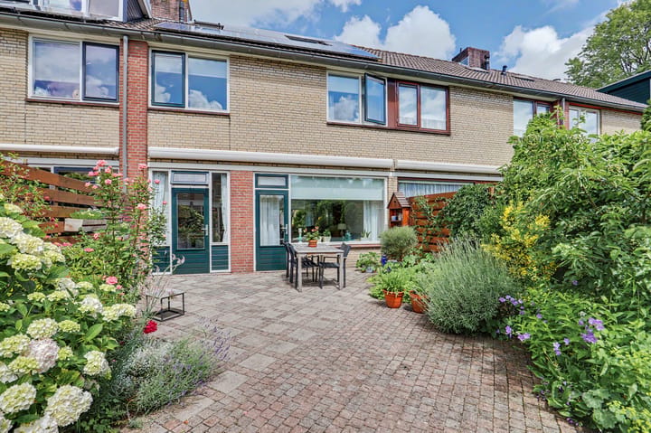Tussenwoning te koop: Stratosfeerstraat 125, Dordrecht