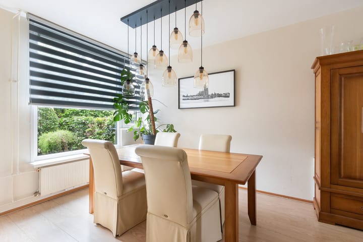 Tussenwoning te koop: Zwaluwenburg 18, Dordrecht