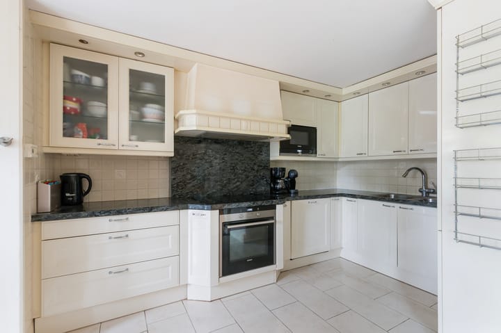 Tussenwoning te koop: Zwaluwenburg 18, Dordrecht