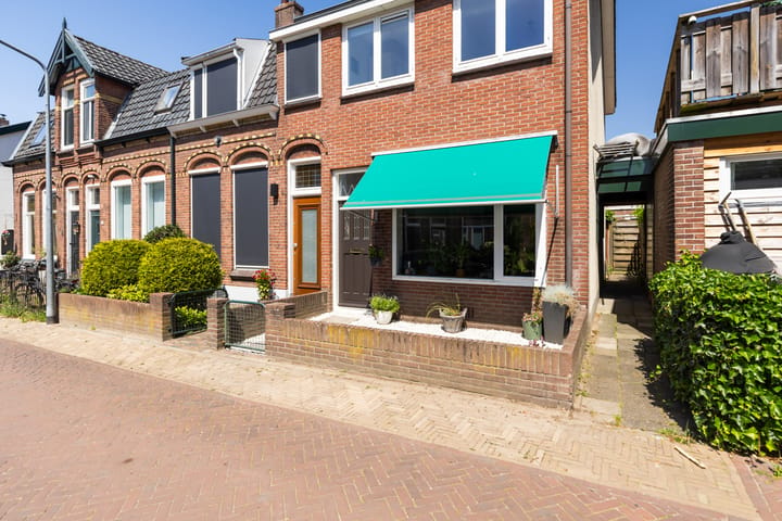 Hoekwoning te koop: Begoniastraat 2, Hilversum