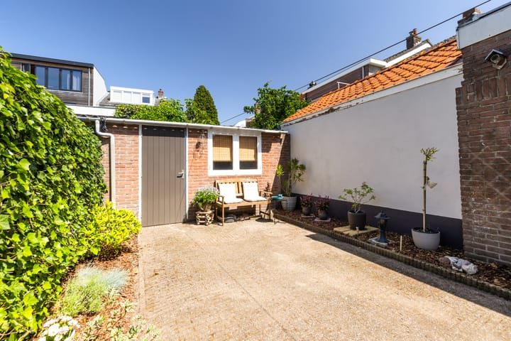 Hoekwoning te koop: Begoniastraat 2, Hilversum