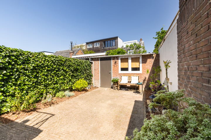 Hoekwoning te koop: Begoniastraat 2, Hilversum