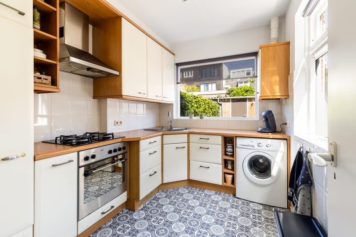 Hoekwoning te koop: Begoniastraat 2, Hilversum