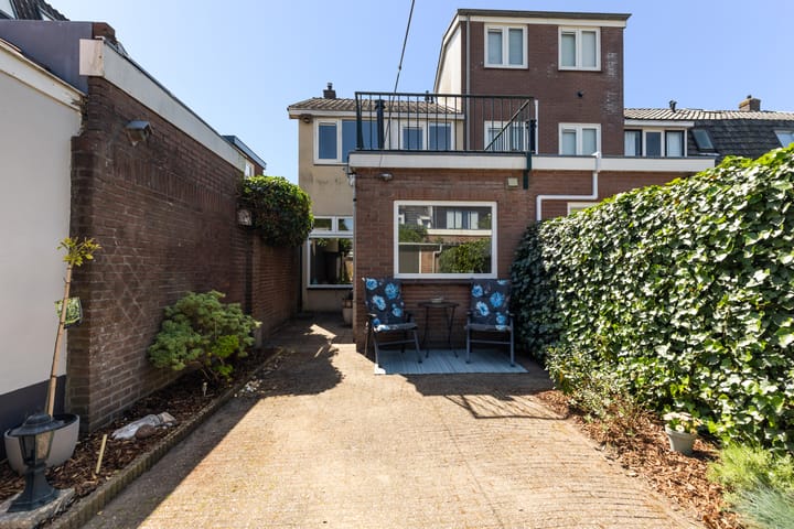 Hoekwoning te koop: Begoniastraat 2, Hilversum