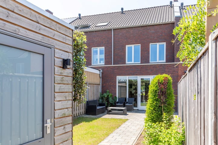Photo 4 of Burgemeester mr W C Tackstraat 19