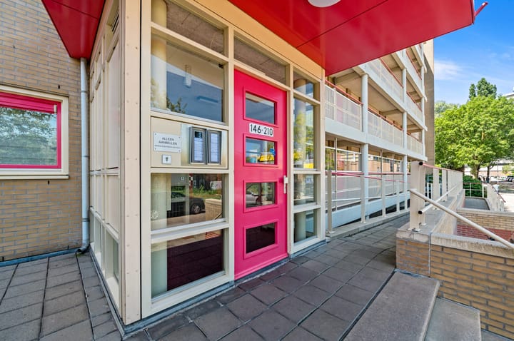 Photo 4 of Donker Curtiusstraat 206