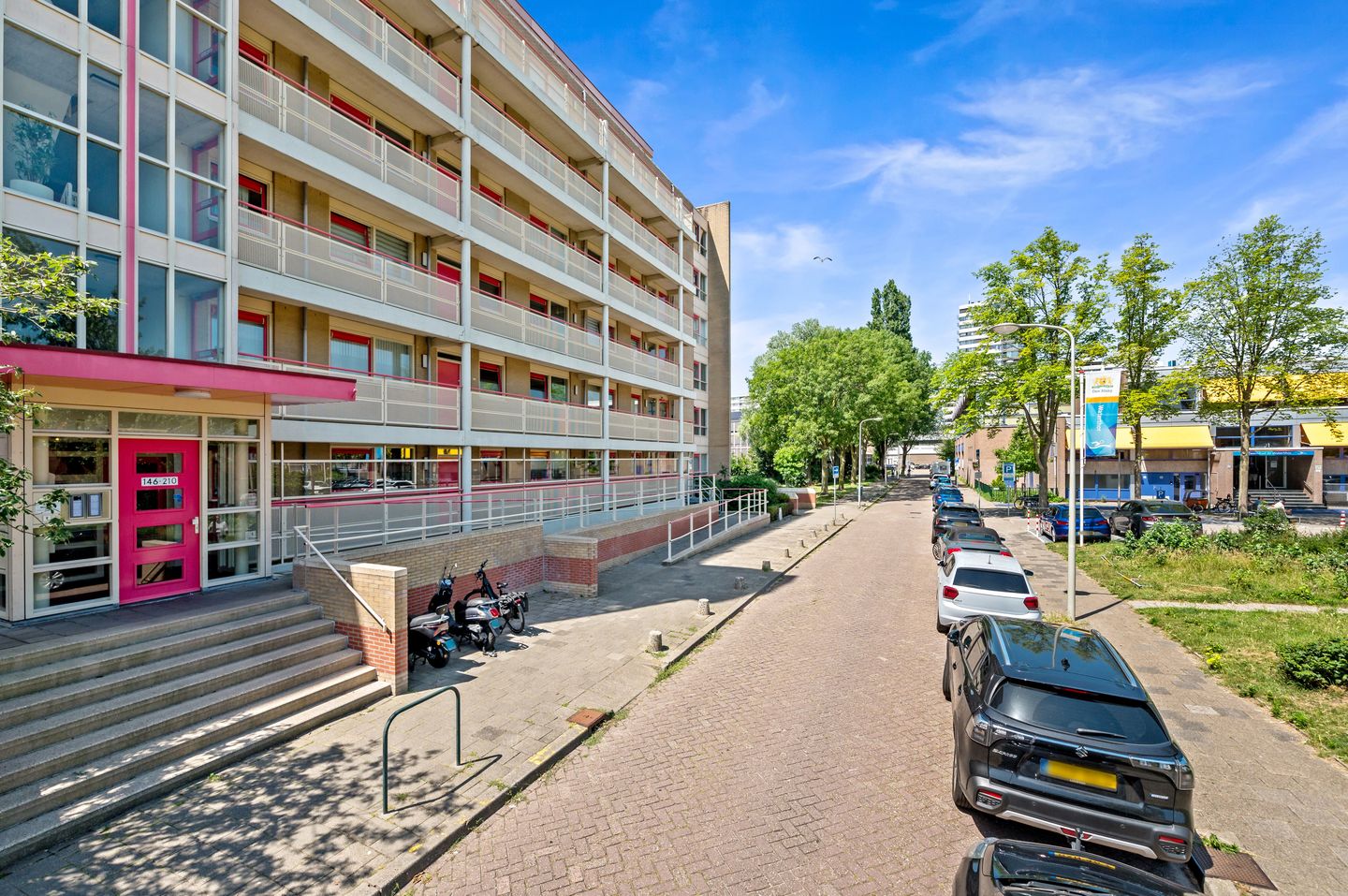 Photo 35 of Donker Curtiusstraat 206