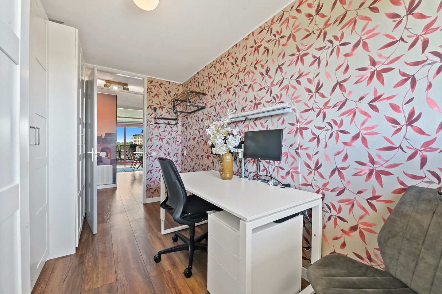 Photo 10 of Donker Curtiusstraat 206