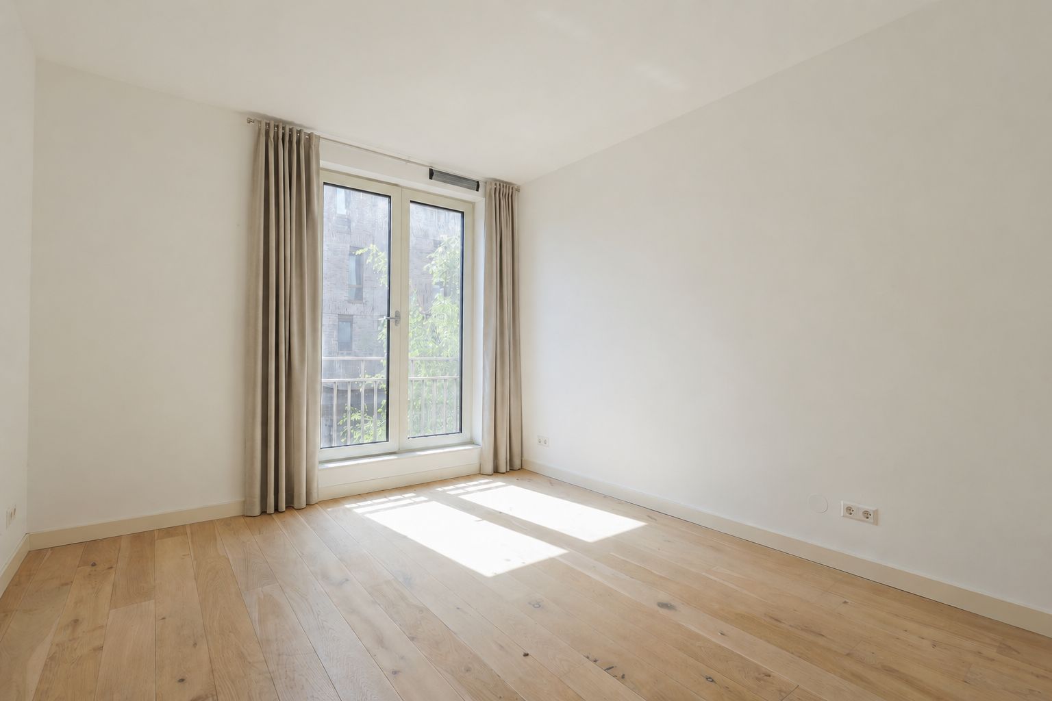 Photo 15 of Faas Wilkesstraat 327