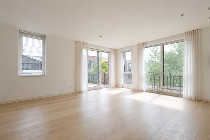 Photo 2 of Faas Wilkesstraat 327