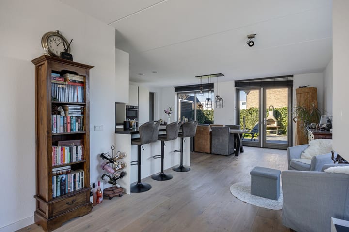 Vrijstaande woning te koop: Parnassialaan 158, Lelystad
