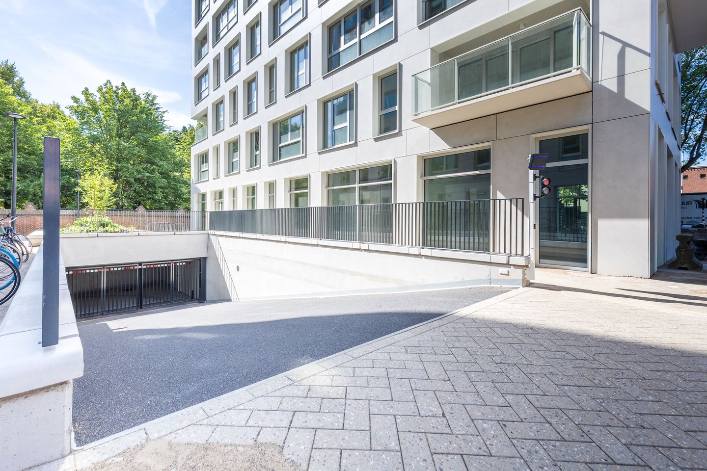View photo 2 of Edenstraat 21