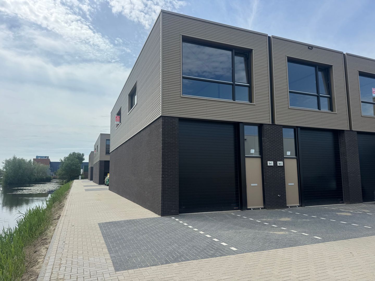 Bekijk foto 1 van Oosteinde 5-a1