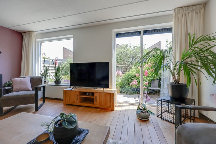 Tussenwoning te koop: Elandstraat 4, Almere