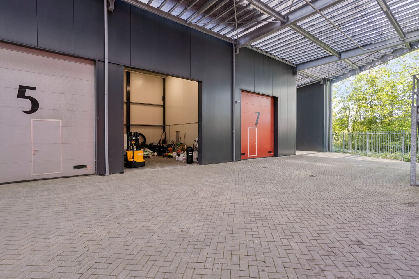 View photo 4 of Stuwadoorstraat 21-0006