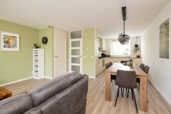 Photo 3 of Esdoornstraat 49