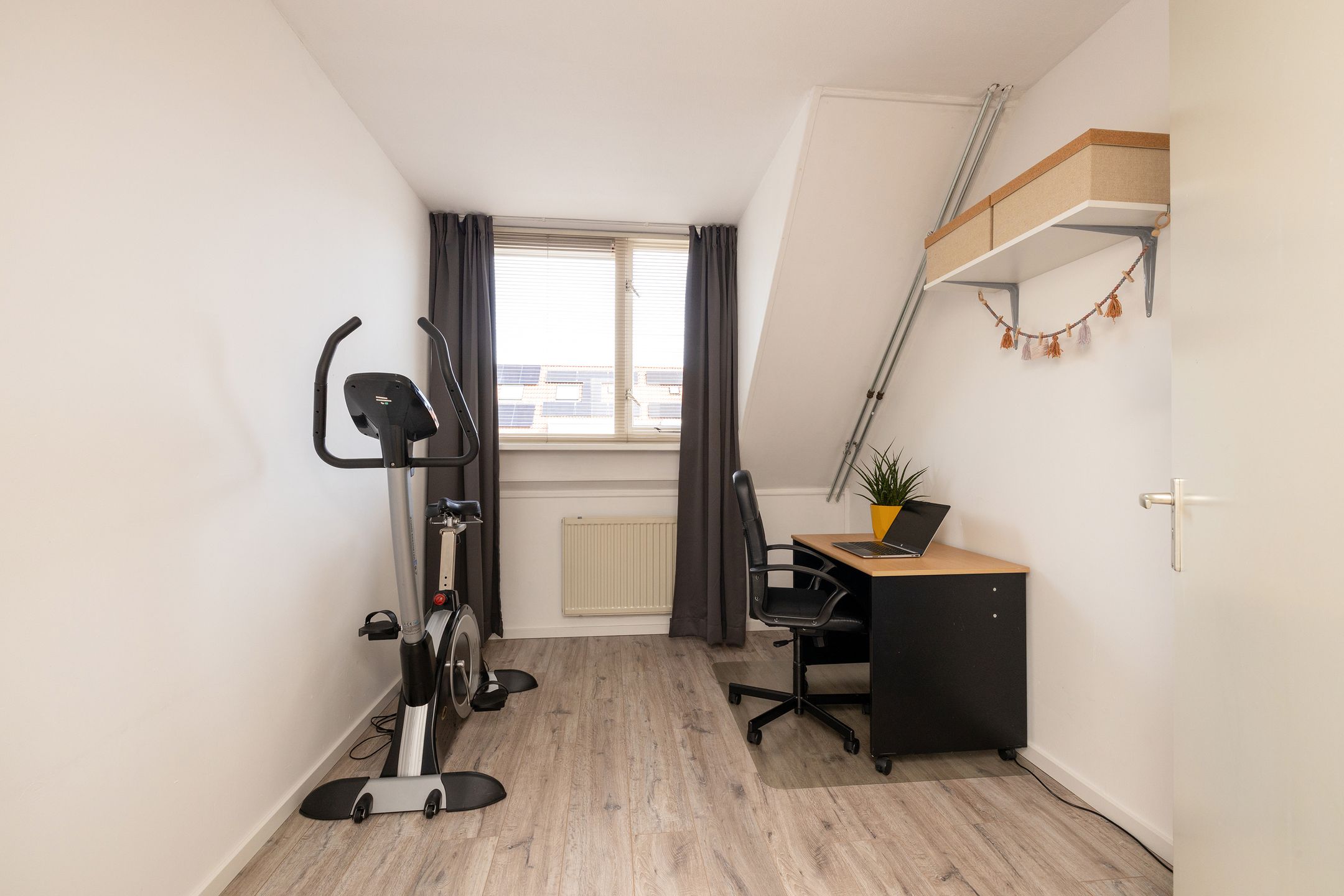 Photo 42 of Esdoornstraat 49