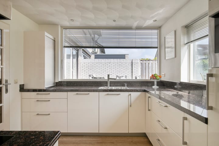 Hoekwoning te koop: Kraaijenberg 8302, Wijchen
