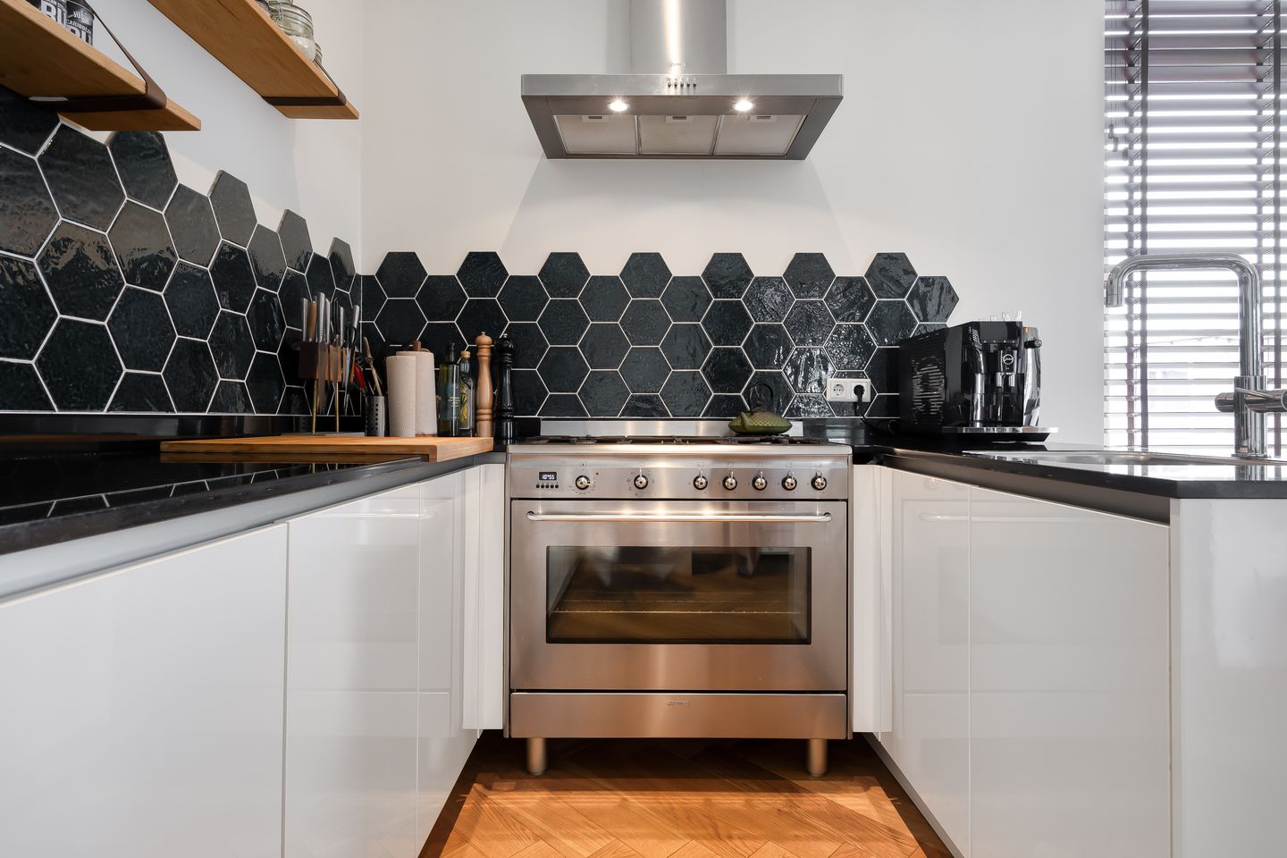 Photo 10 of Johannes Camphuijsstraat 274