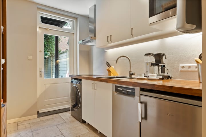 Tussenwoning te koop: Prins Hendrikstraat 18, 'S-Gravenhage