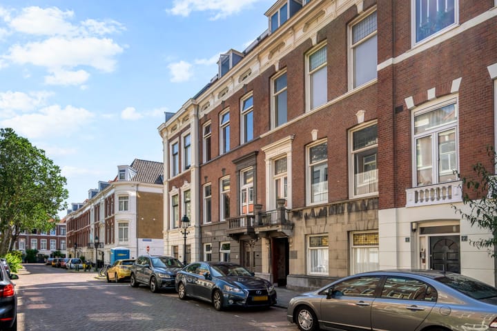 Tussenwoning te koop: Prins Hendrikstraat 18, 'S-Gravenhage