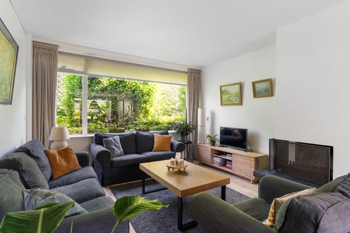 Tussenwoning te koop: Van Duivenvoordelaan 129, Wassenaar