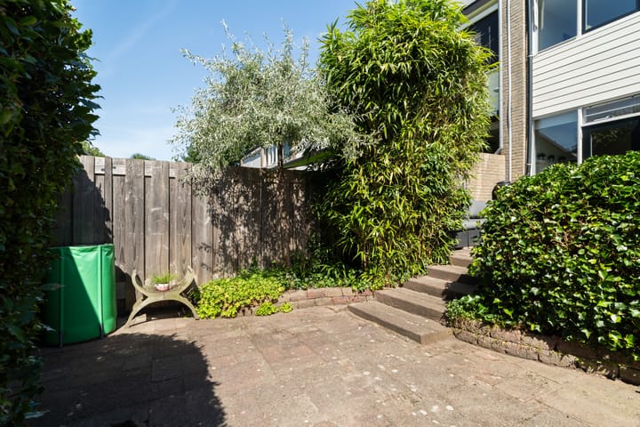 Tussenwoning te koop: Van Duivenvoordelaan 129, Wassenaar