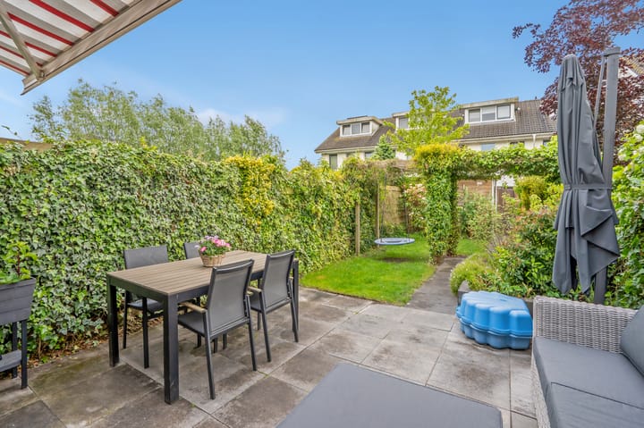 Tussenwoning te koop: Roeibaan 38, 'S-Gravenhage