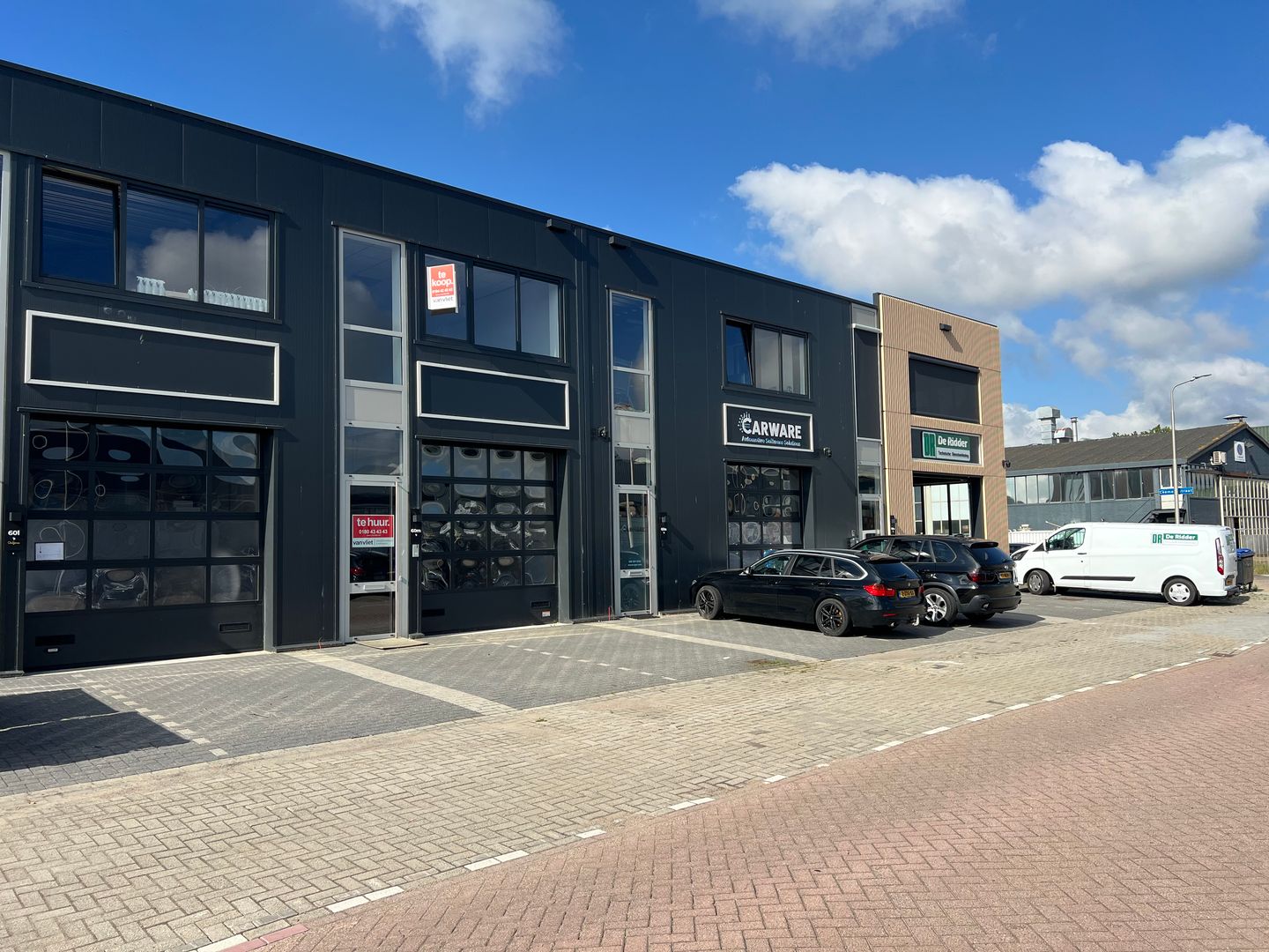 View photo 2 of Lelystraat 60-m