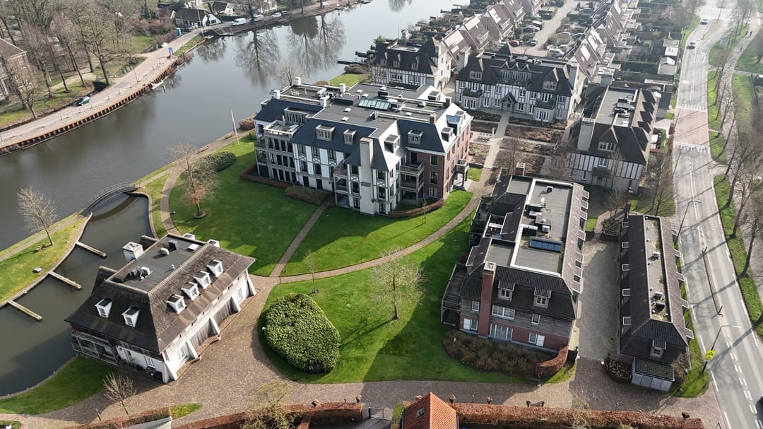 Photo 53 of Overweer 28
