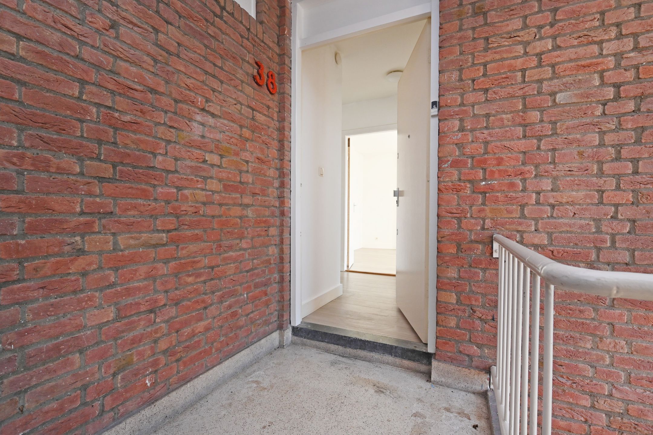 Photo 6 of IJsselsteinstraat 38