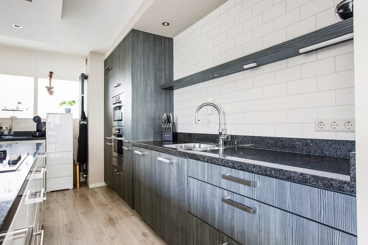 Tussenwoning te koop: Venneperweg 282, Nieuw-Vennep