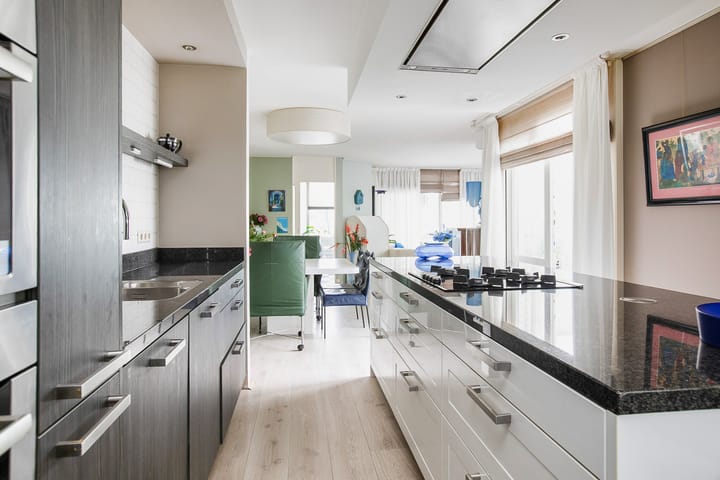 Tussenwoning te koop: Venneperweg 282, Nieuw-Vennep