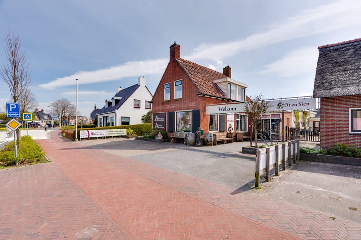 Vrijstaande woning te koop: Jan Binneslaan 84, Surhuisterveen