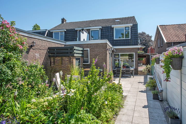 Twee-onder-één-kap te koop: Oude Postweg 97, Hengelo