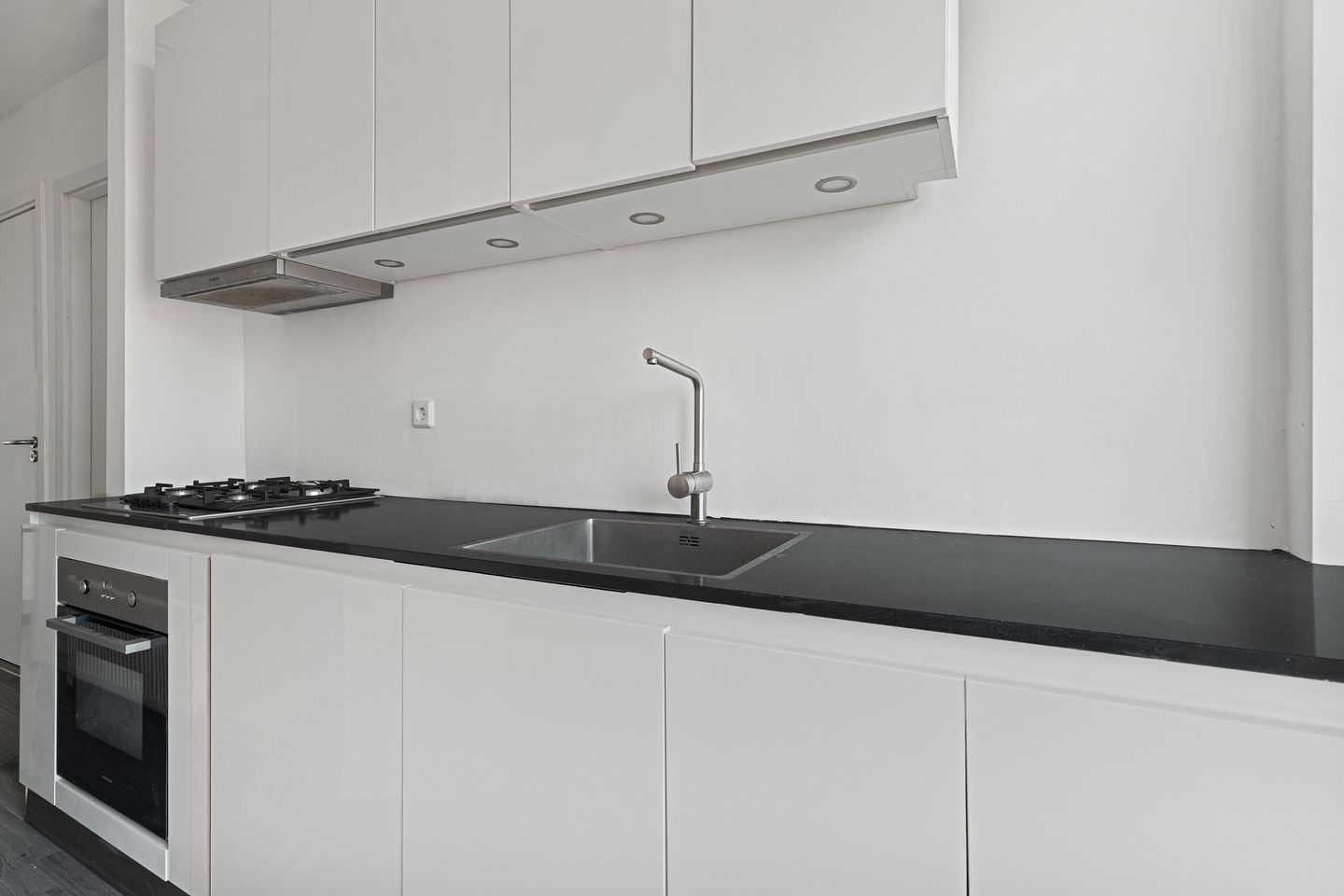 Photo 14 of Linnaeusstraat 61