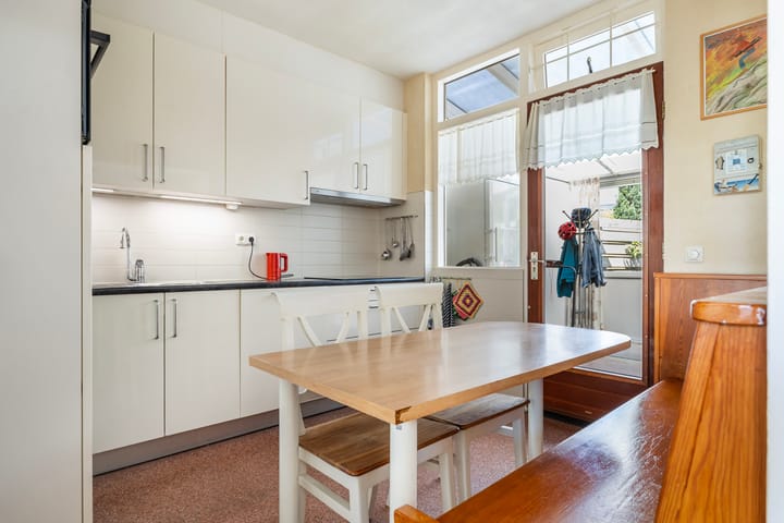 Twee-onder-één-kap te koop: Frans van Mierisstraat 8, Apeldoorn