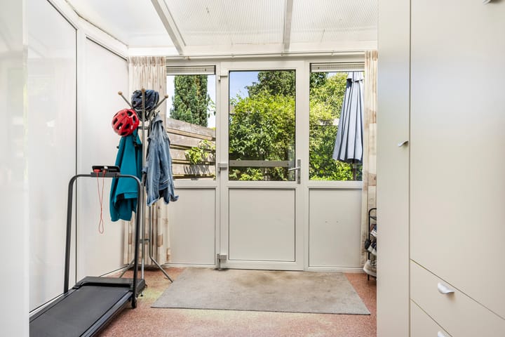 Twee-onder-één-kap te koop: Frans van Mierisstraat 8, Apeldoorn
