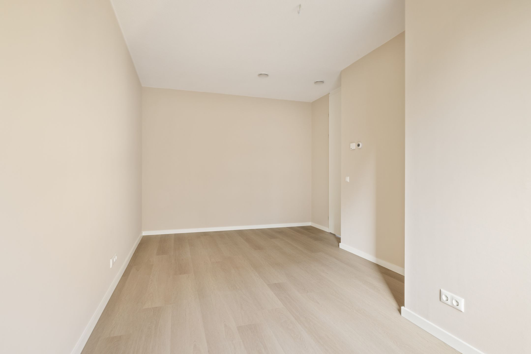 Photo 12 of Dudokstraat 46