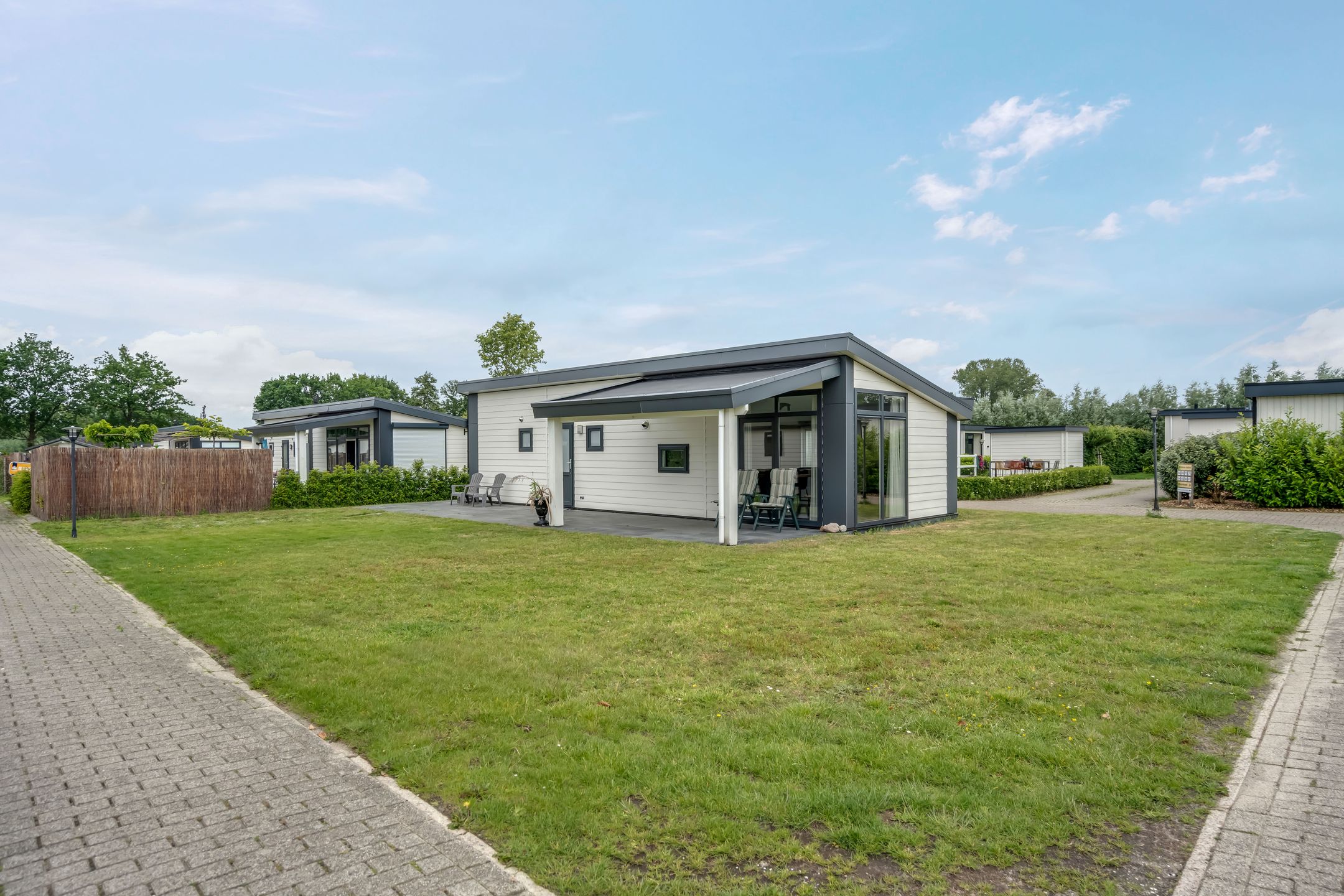 2-bedroom freehold villa in Sint Jansklooster — photo 1 of 5
