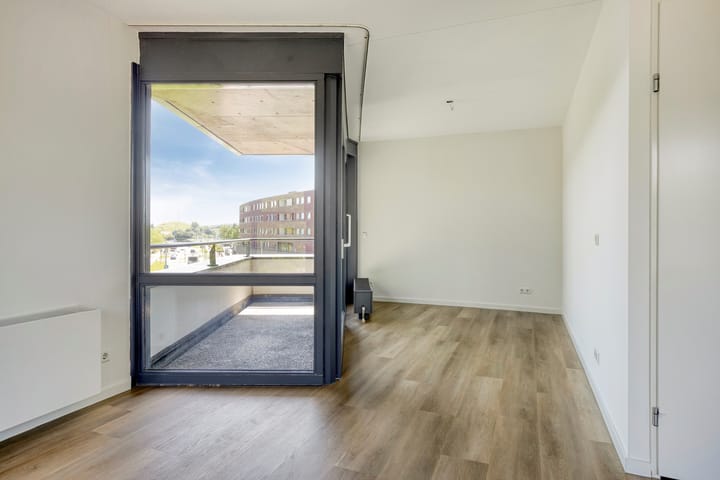 Foto 4 van Middeldijkerplein 101
