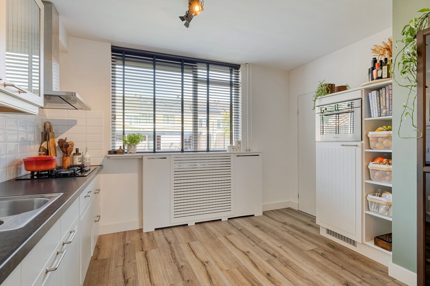Photo 19 of Zeestraat 82