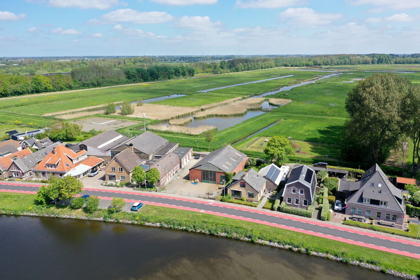 Bekijk foto 2 van Kanaaldijk 41