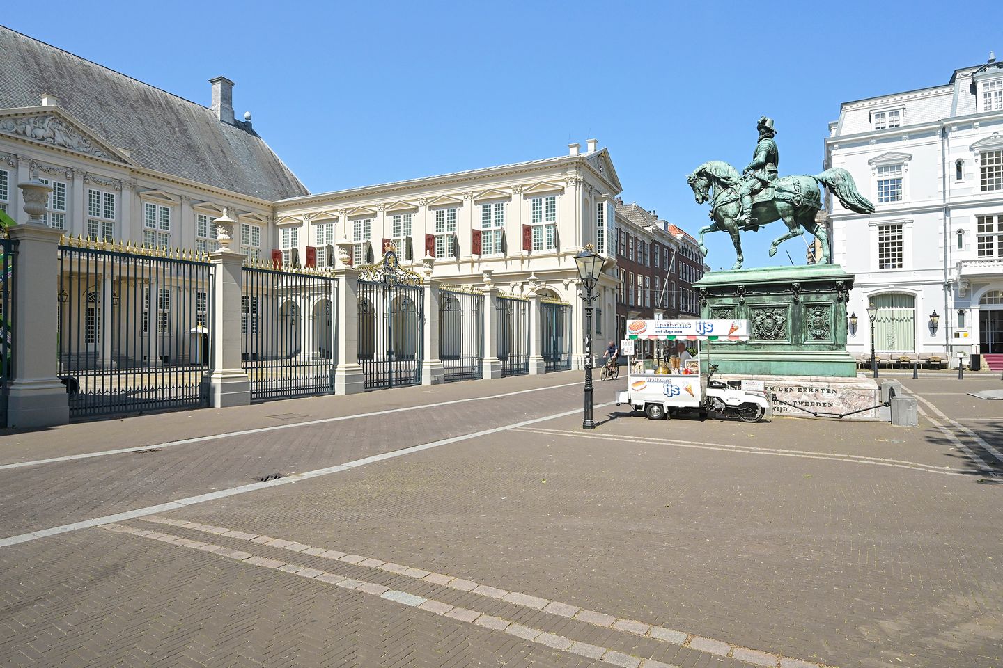 Photo 40 of Noordeinde 64-A2