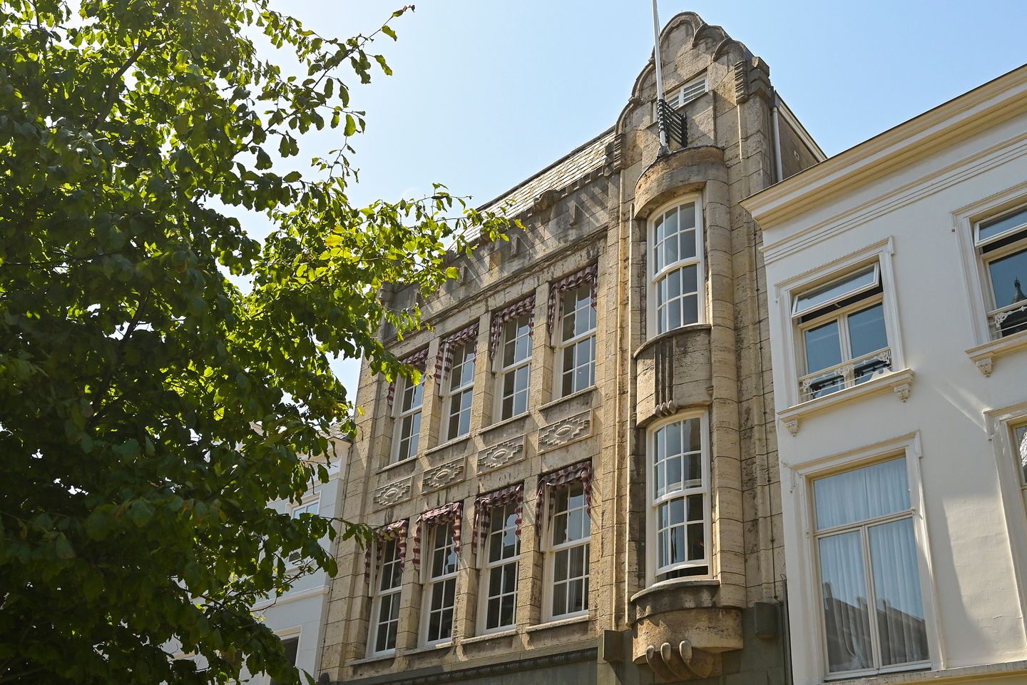 Photo 35 of Noordeinde 64-A2