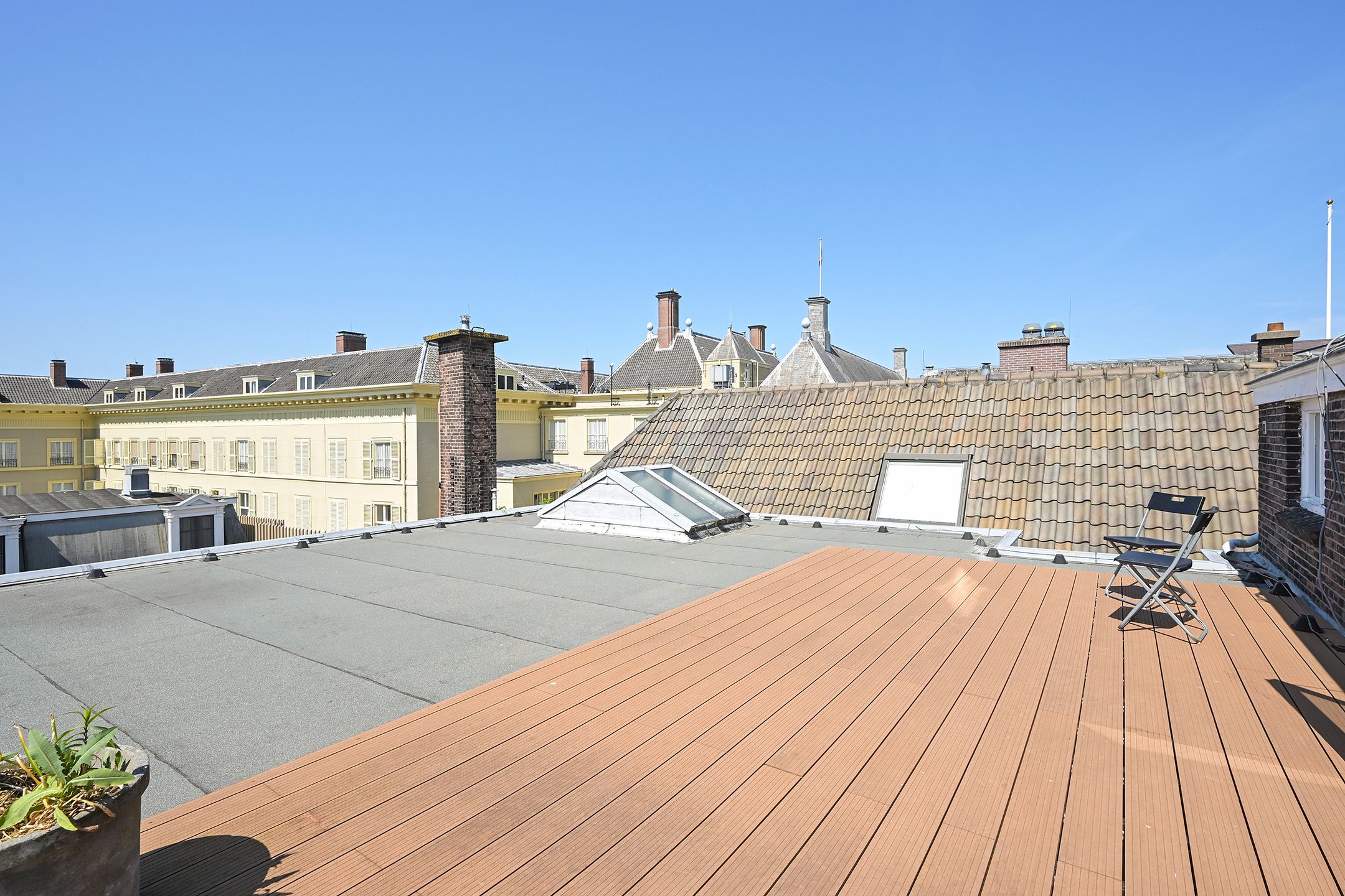 Photo 39 of Noordeinde 64-A2