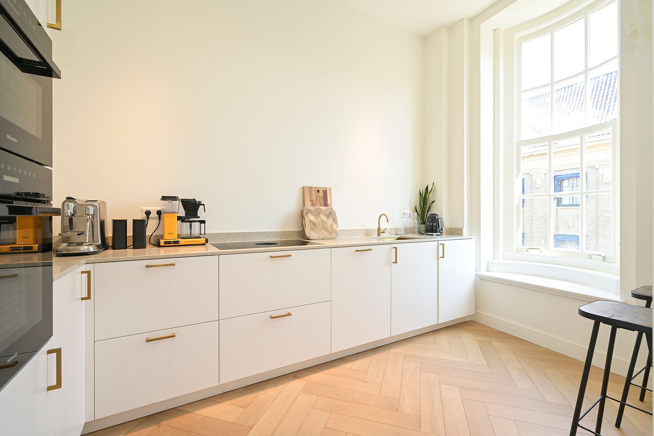 Photo 12 of Noordeinde 64-A2