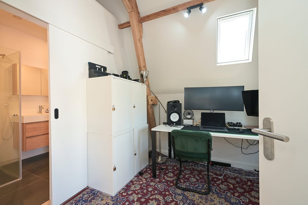 Photo 31 of Noordeinde 64-A2